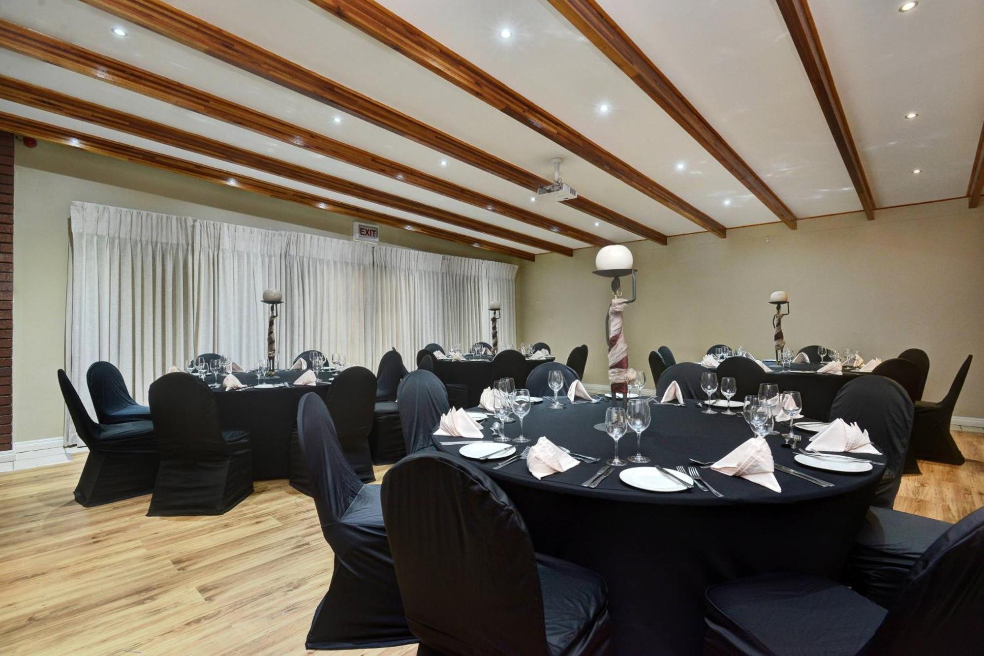 Protea Hotel By Marriott Mahikeng Mafikeng Buitenkant foto