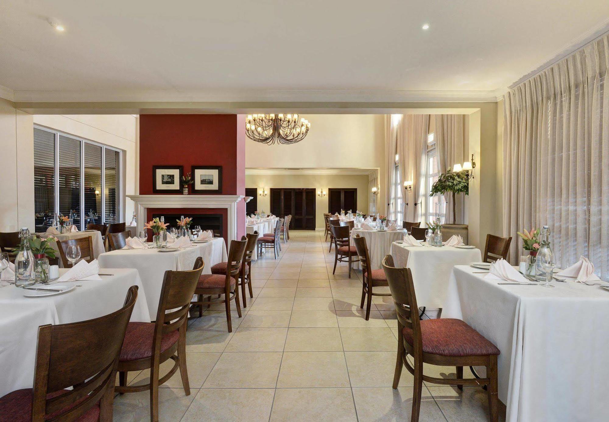 Protea Hotel By Marriott Mahikeng Mafikeng Buitenkant foto
